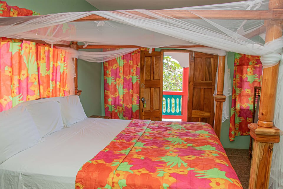 Deluxe Room | 1 bedroom, iron/ironing board (on request), WiFi (free)