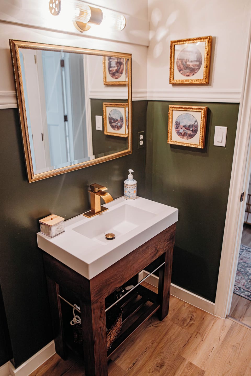 Superior Room | Bathroom | Free toiletries, hair dryer, towels, soap