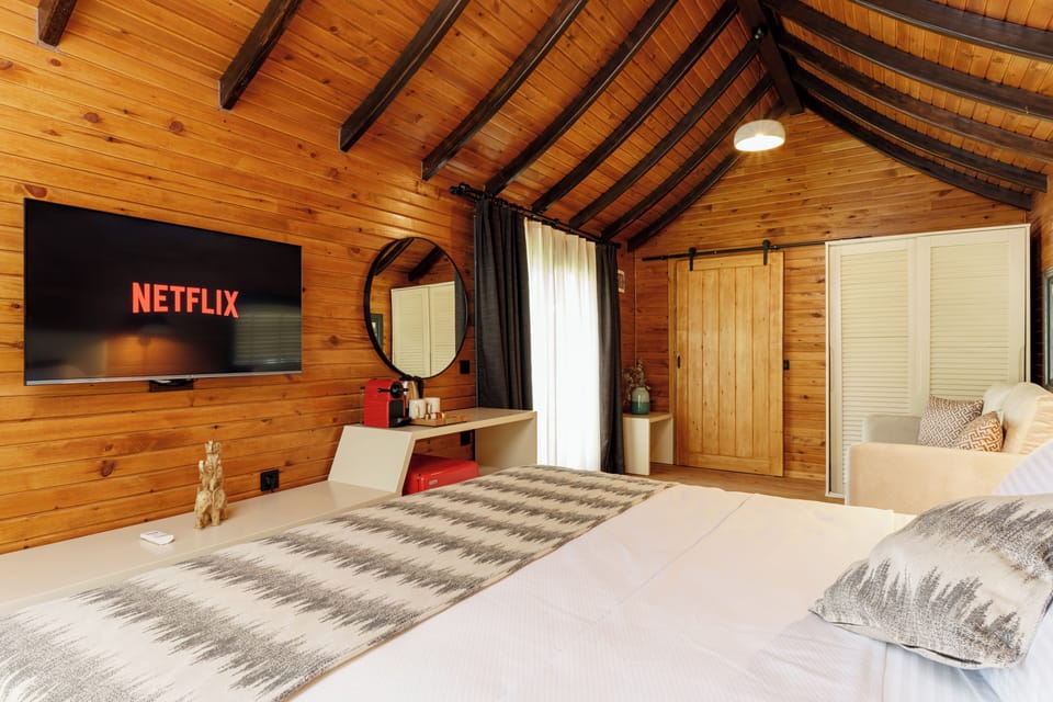 Basic Bungalow | Premium bedding, Tempur-Pedic beds, minibar, in-room safe