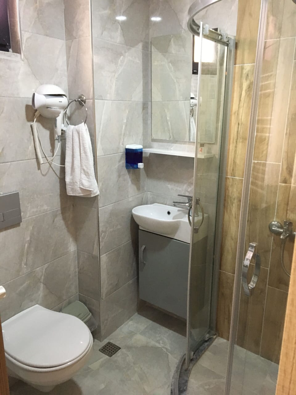 Standard Single Room | Bathroom