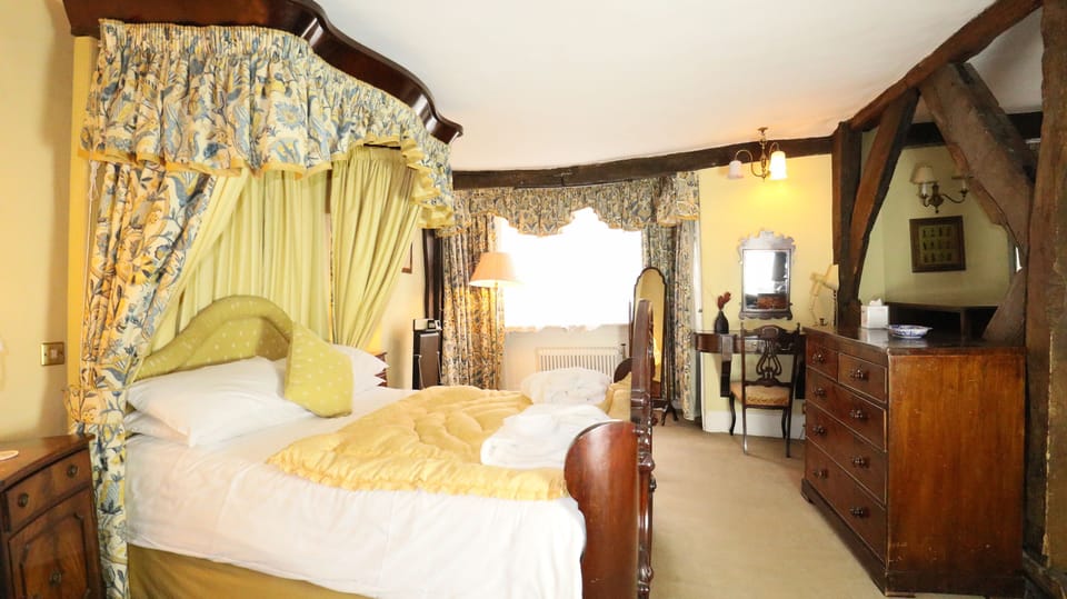 Double Room | Iron/ironing board, free WiFi