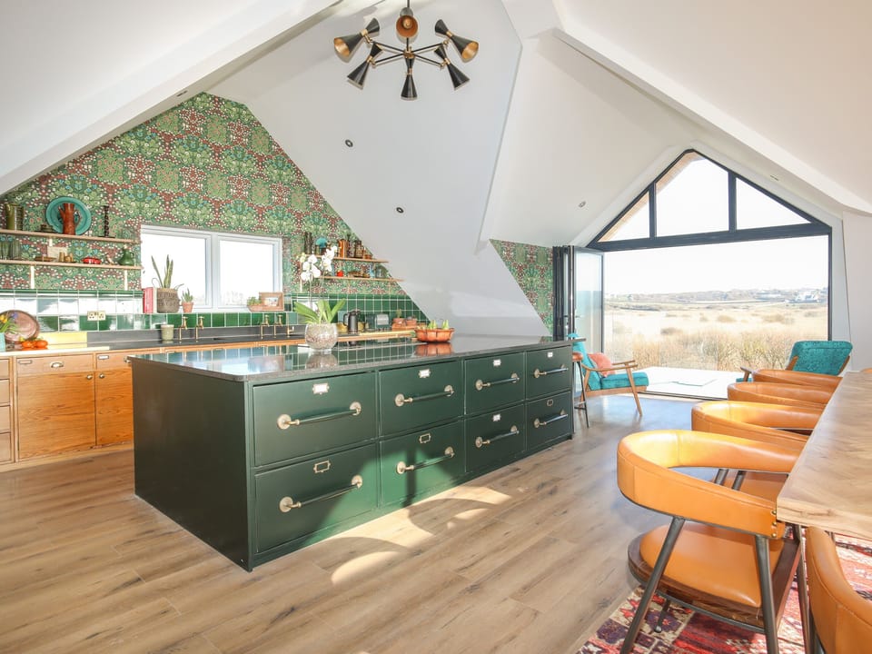 Cottage | Dining