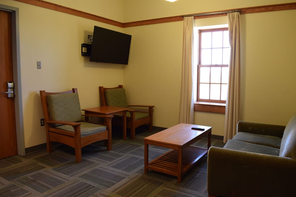 Premium 3 Bedroom Suite (Shared Bath and Living Area) | Desk, laptop workspace, free WiFi, bed sheets