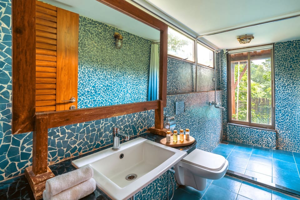 Mango Villa | Bathroom | Shower, free toiletries, hair dryer, bidet