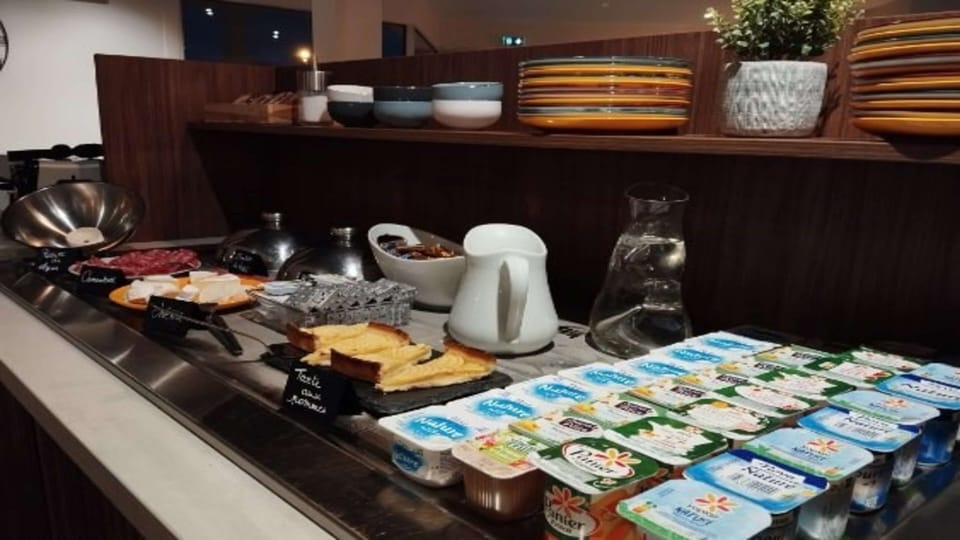 Daily buffet breakfast (EUR 11.95 per person)
