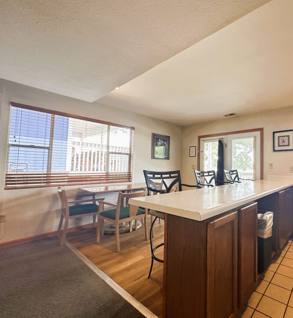 Standard Apartment | In-room dining