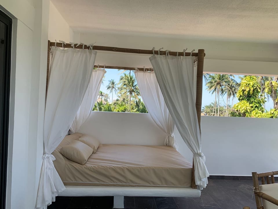 Honeymoon Room | Free WiFi, bed sheets