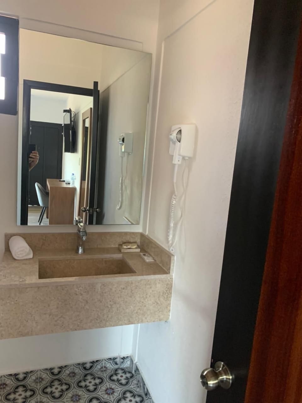 Bathroom sink