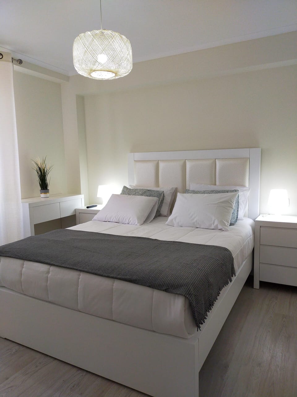 Deluxe Room | In-room safe, individually furnished, desk, laptop workspace