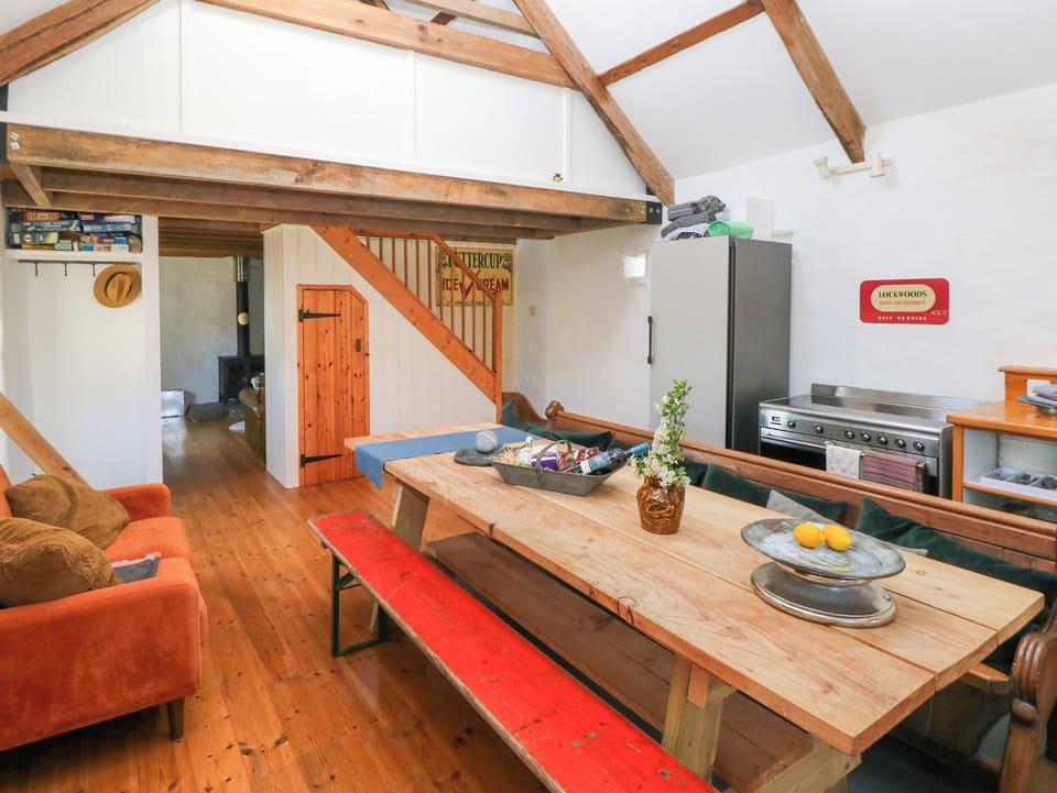 Cottage | Dining