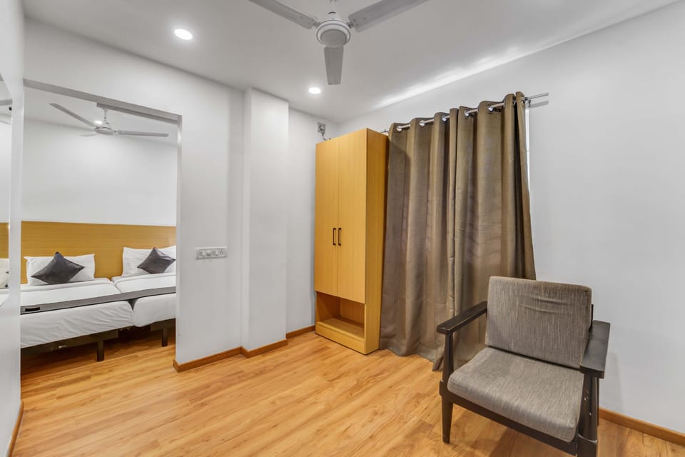 Twin Room | Hypo-allergenic bedding available, desk, laptop workspace