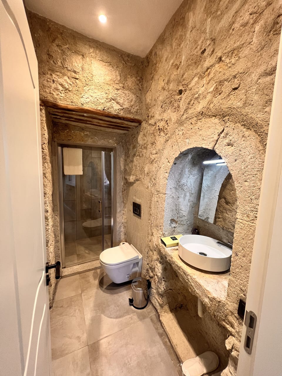 Lotus Deluxe Room | Bathroom | Combined shower/tub, hydromassage showerhead