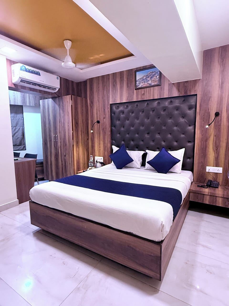 Soundproofing, free WiFi, bed sheets