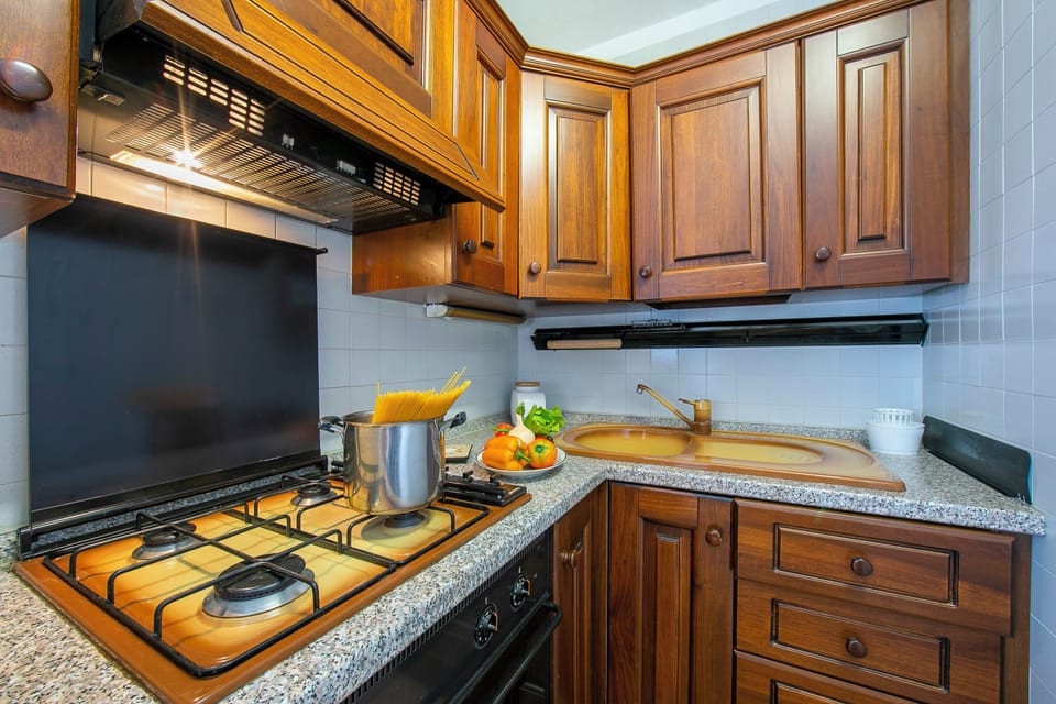 Family Apartment, 2 Bedrooms, 2 Bathrooms (Bramé La Fam 32 in the City center) | Private kitchen | Stovetop, dining table