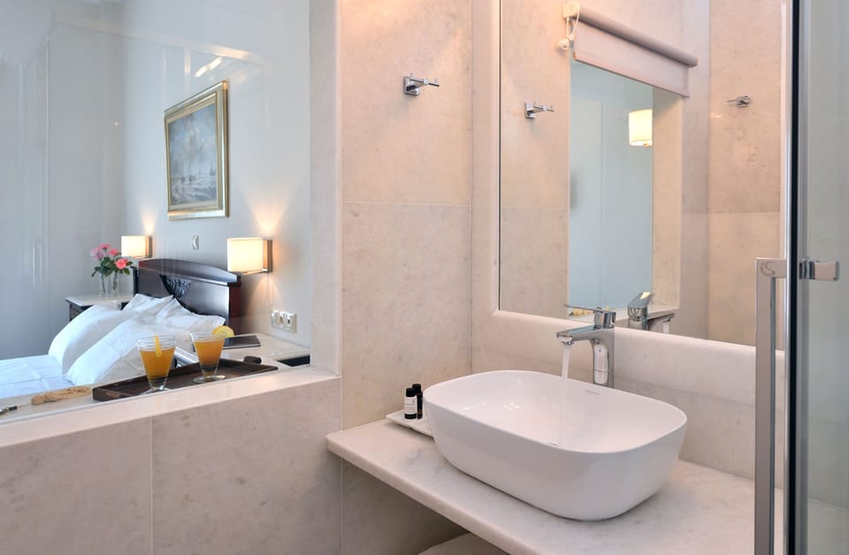 Deluxe Double or Twin Room | Bathroom | Shower, hair dryer, slippers, towels