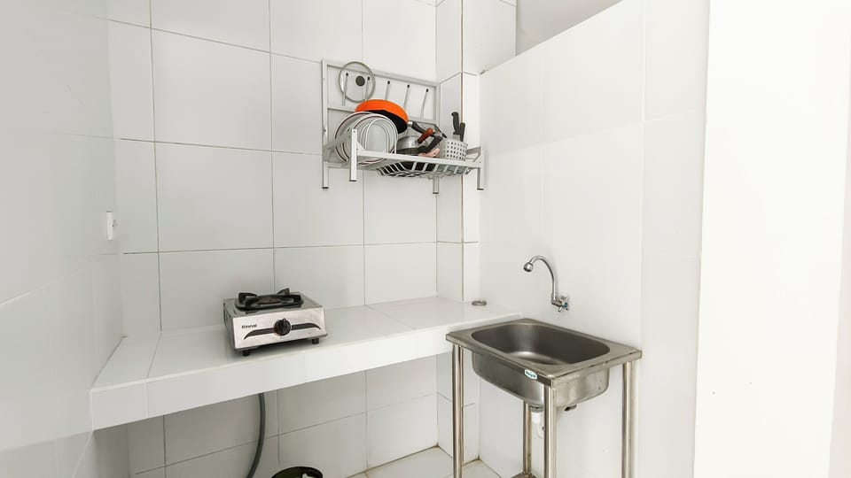 Mini-fridge, electric kettle, cookware/dishes/utensils
