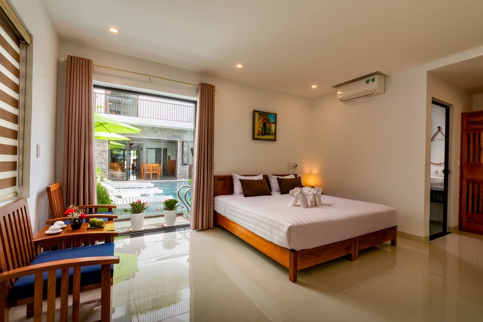 Deluxe Double Room | Minibar, desk, blackout drapes, soundproofing