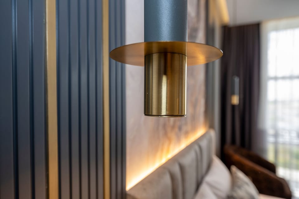 Premium bedding, minibar, laptop workspace, soundproofing