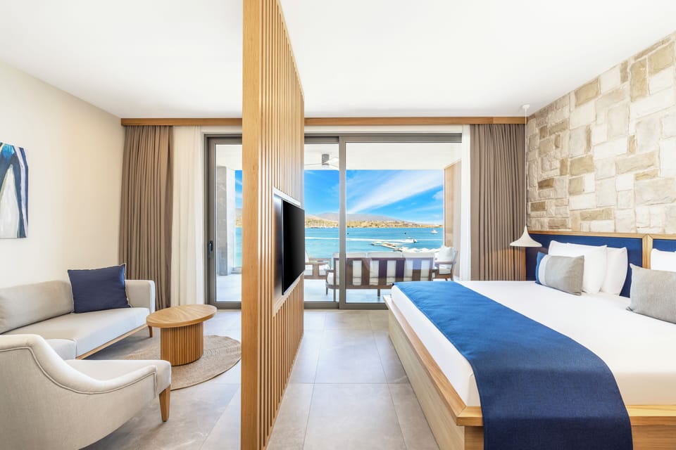 Family Suite Sea View | Premium bedding, free minibar, in-room safe, free WiFi