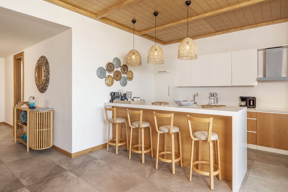 Royal Suite with Sea View | Private kitchenette | Coffee/tea maker, electric kettle