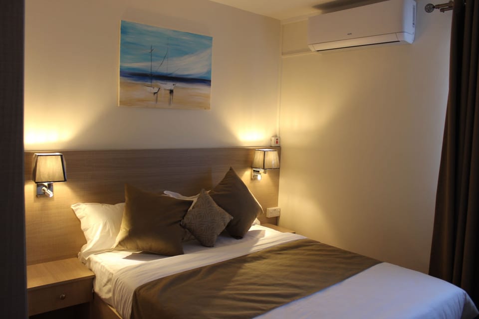 Standard Double Room | Hypo-allergenic bedding available, minibar, in-room safe, desk