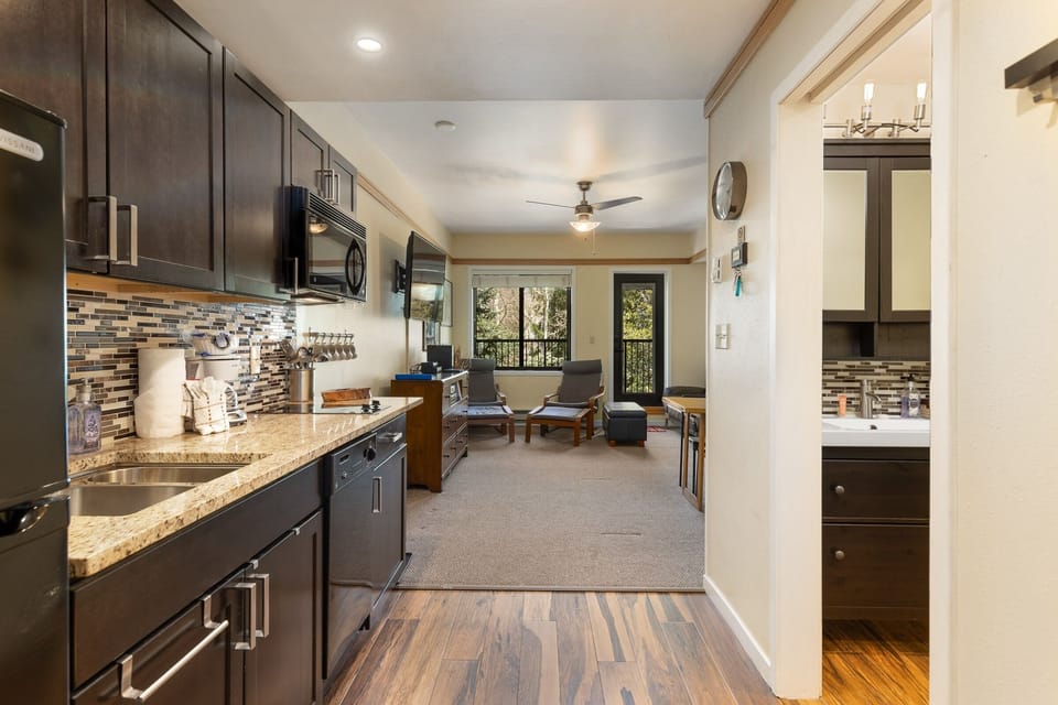 Studio | Private kitchen | Coffee/tea maker, fridge, toaster
