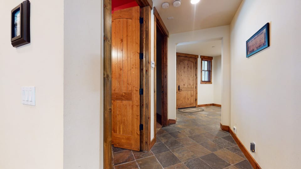 Condo, 2 Bedrooms | Interior