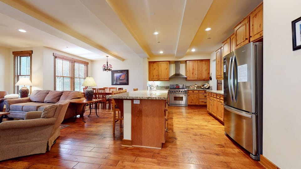 Condo, 2 Bedrooms | Private kitchen | Fridge, oven, coffee/tea maker, toaster