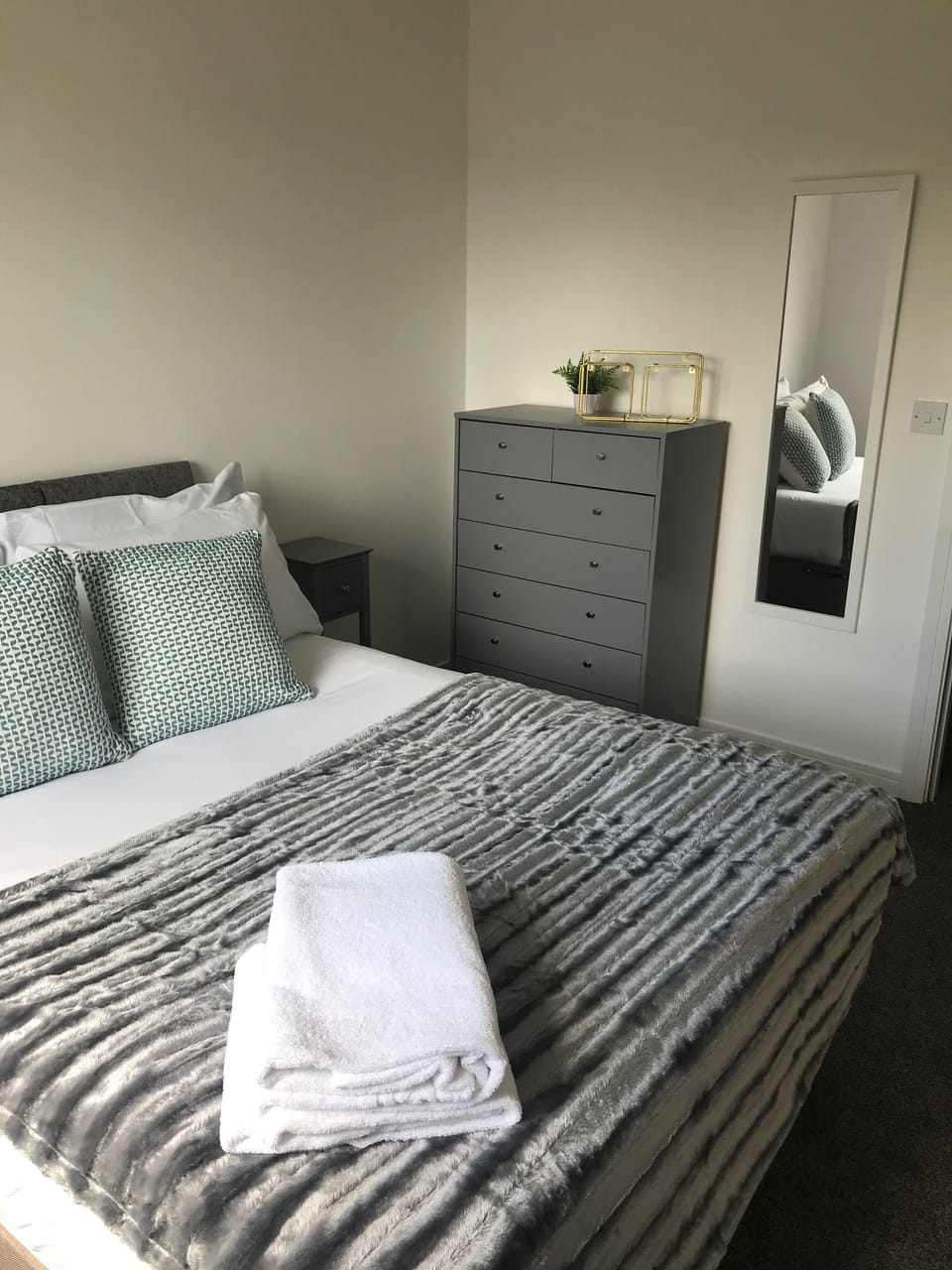 Walker Suite No60 - Donnini Apartments Apartment in Kilmarnock