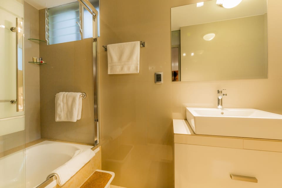 Presidential Room | Bathroom | Shower, rainfall showerhead, designer toiletries, towels