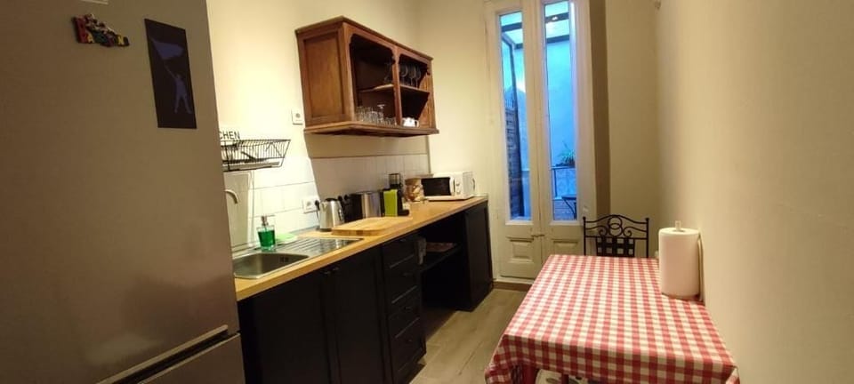 Fridge, microwave, toaster, cookware/dishes/utensils