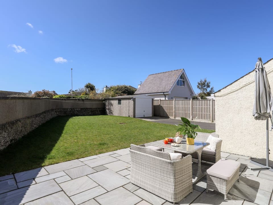 Cottage | Property grounds