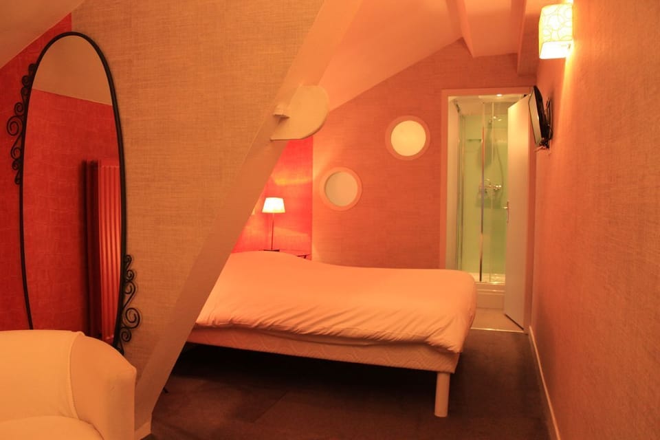 Classic Double Room | Desk, laptop workspace, soundproofing, WiFi (free)