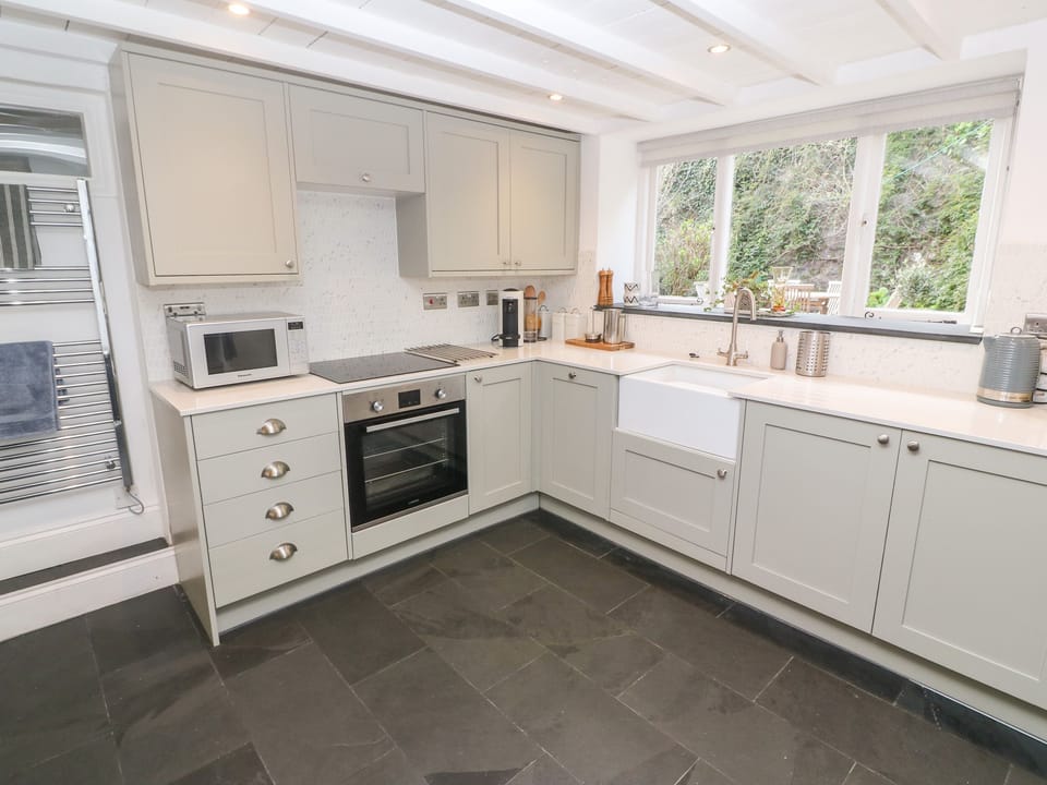 Cottage | Private kitchen | Fridge, microwave, dishwasher, electric kettle