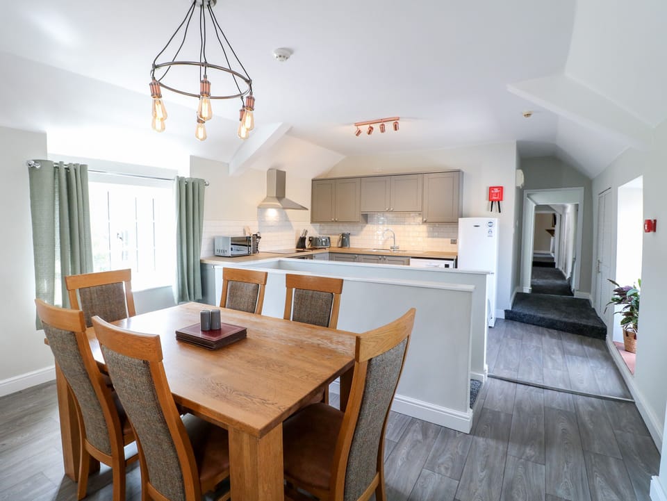 Cottage | Private kitchen | Fridge, microwave, dishwasher, electric kettle