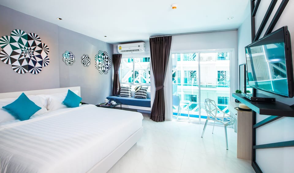 Deluxe Double Room | In-room safe, desk, blackout drapes, iron/ironing board