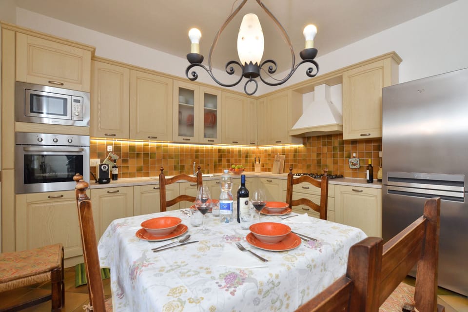 Family Villa, 4 Bedrooms, 2 Bathrooms, Mountainside (Villa Cerbaie) | Private kitchen | Coffee/tea maker, fridge, microwave, stovetop