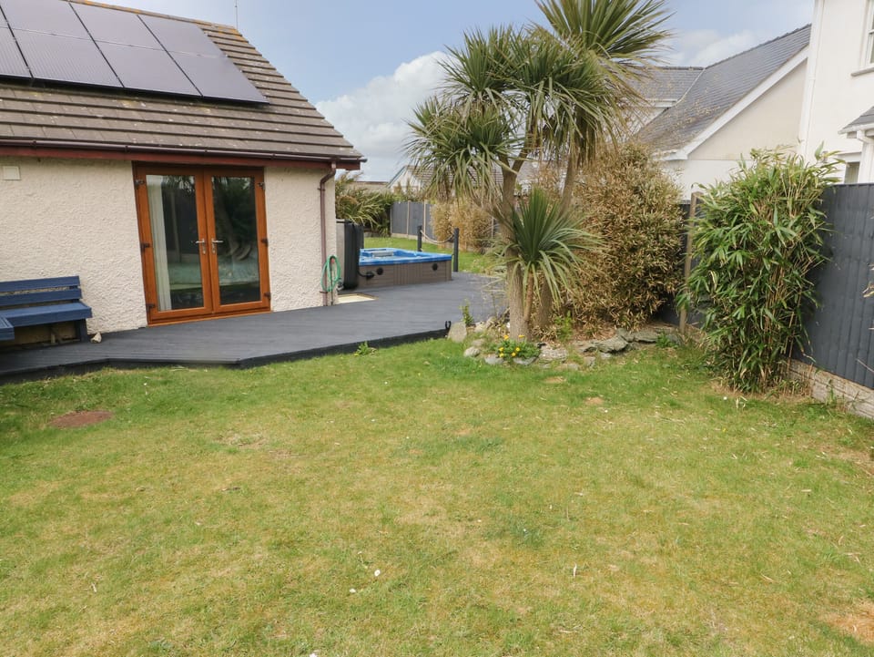 Cottage | Property grounds