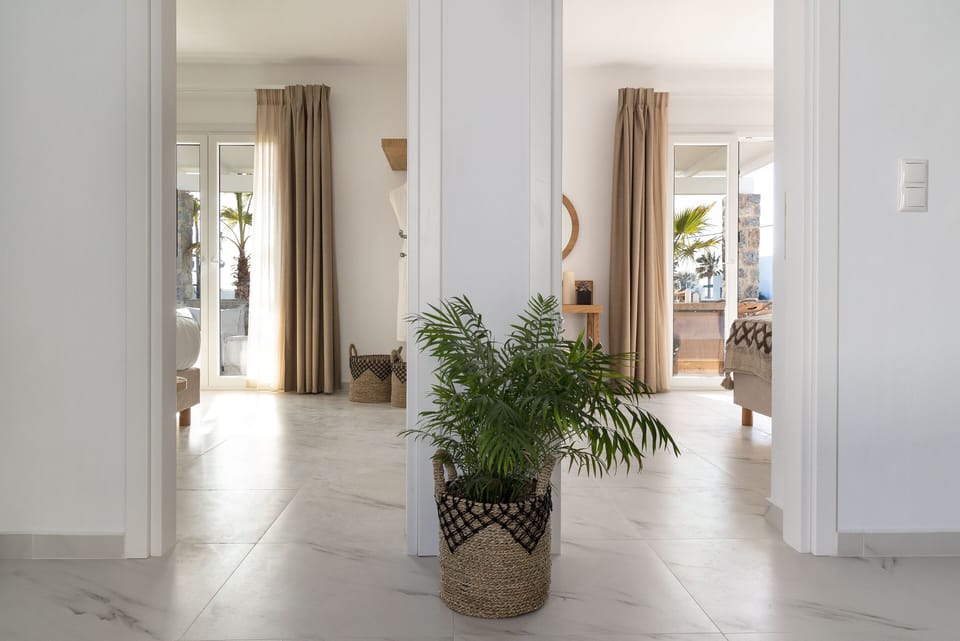 Villa | Premium bedding, down comforters, in-room safe, desk