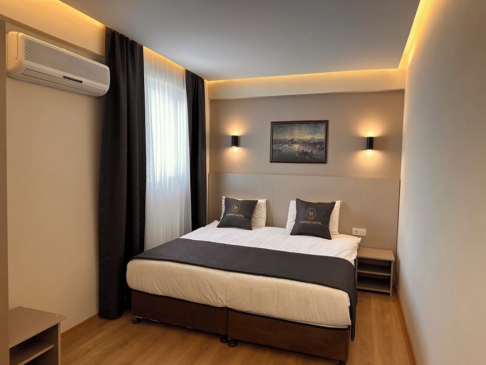 Double or Twin Room | Desk, laptop workspace, soundproofing, bed sheets