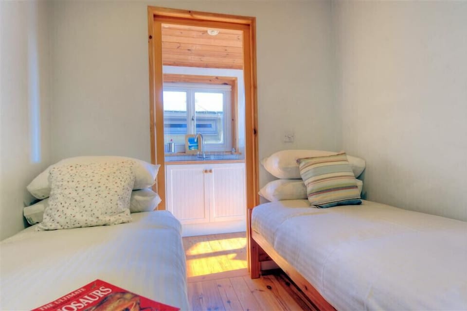 Cottage | 2 bedrooms, individually decorated, individually furnished, free WiFi