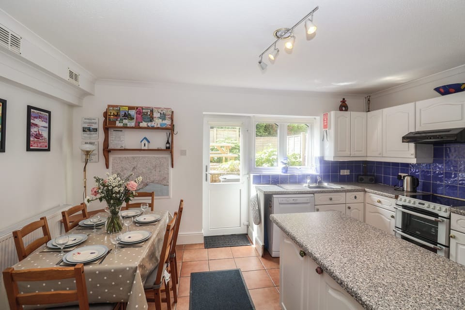 Fridge, dishwasher, cookware/dishes/utensils