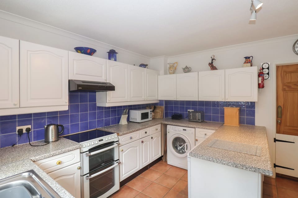 Fridge, dishwasher, cookware/dishes/utensils