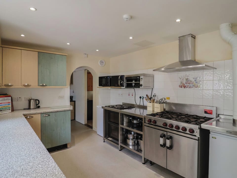 Fridge, microwave, dishwasher, cookware/dishes/utensils