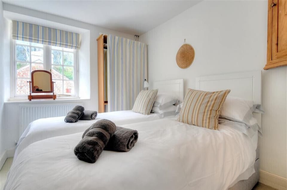 10 Cobb Terrace Cottage in Lyme Regis