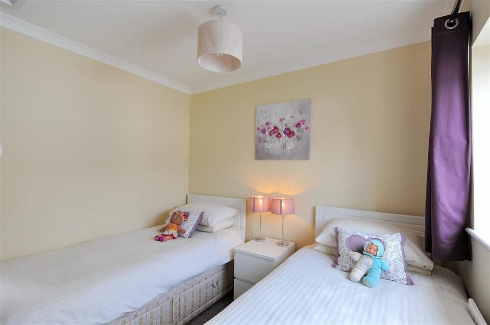 Cottage | 2 bedrooms, individually decorated, individually furnished, free WiFi