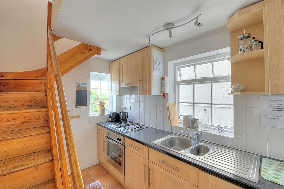 Cottage | Private kitchen | Fridge, microwave, cookware/dishes/utensils