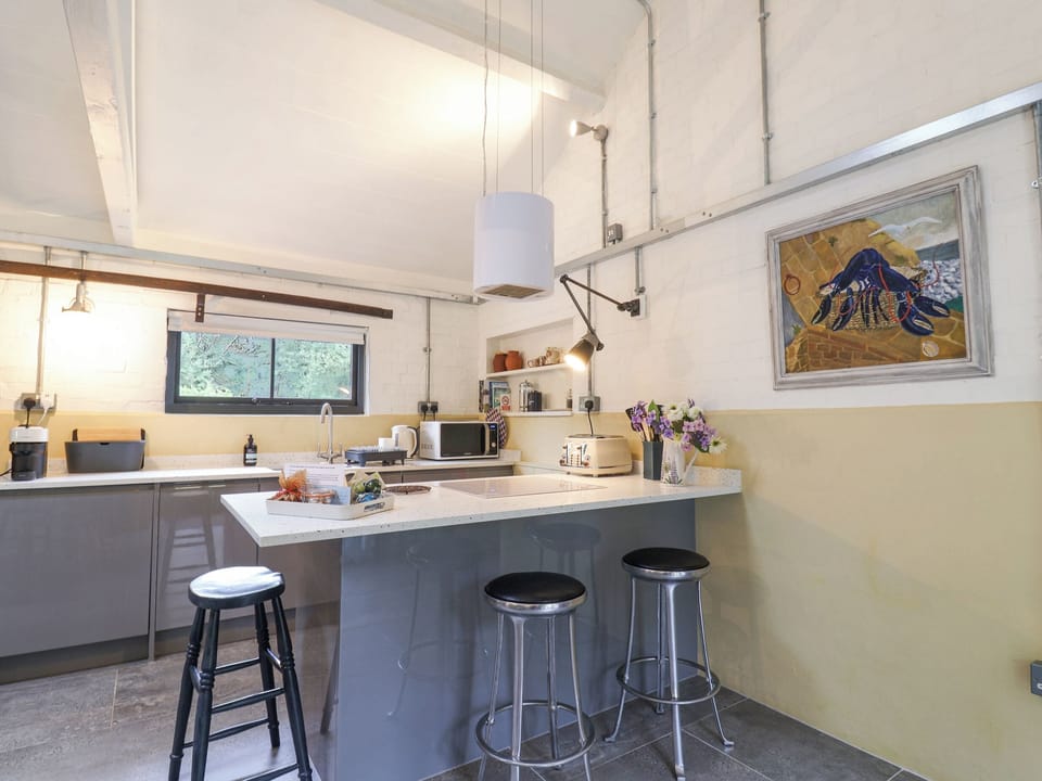 Cottage | Private kitchen | Fridge, microwave, dishwasher, cookware/dishes/utensils