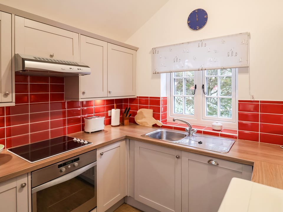 Fridge, dishwasher, cookware/dishes/utensils