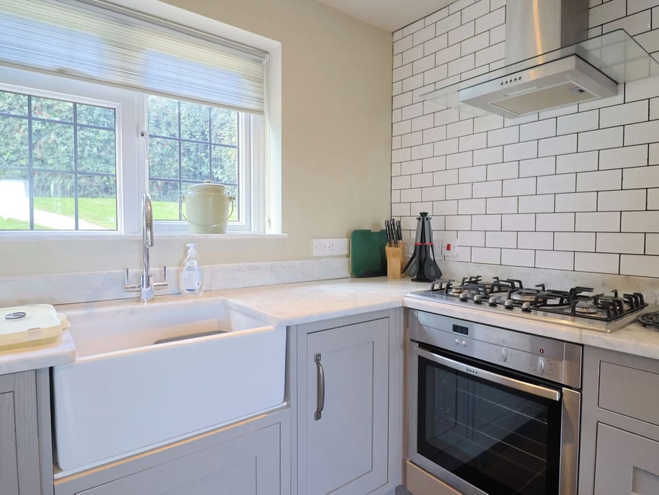 Fridge, microwave, dishwasher, cookware/dishes/utensils